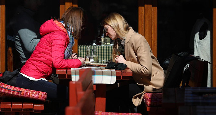 14.03.2022., Sarajevo, Bosna i Hercegovina - Sarajlije uzvaju u suncanom danu.