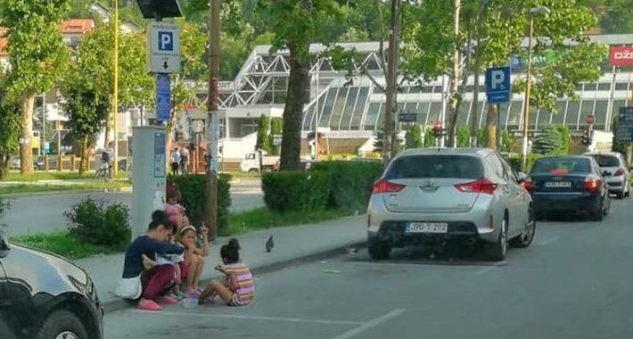 Fotka iz auta - akcija prosjačenje 2021
