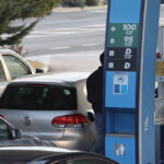 28.03.2022., Sibenik - Ponovo redovi na benzinskim postajama. Od ponoci nas ceka novo veliko poskupljenje goriva. Spremnik od 50 litara benzina mogao bi biti skuplji 30,5 kuna. Prosjecni spremnik dizela mogao bi biti skuplji 74,5 kuna a prosjecni spremnik LPG-a biti ce skuplji 9,5 kuna.Benzin bi tako trebao poskupjeti za oko 0,61 kunu po litri, a dizel za oko 1,5 kuna po litri.