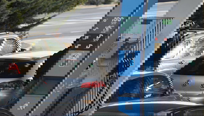 Uz ličnu kartu do jeftinijeg goriva: Građani od naredne sedmice neće plaćati akcize