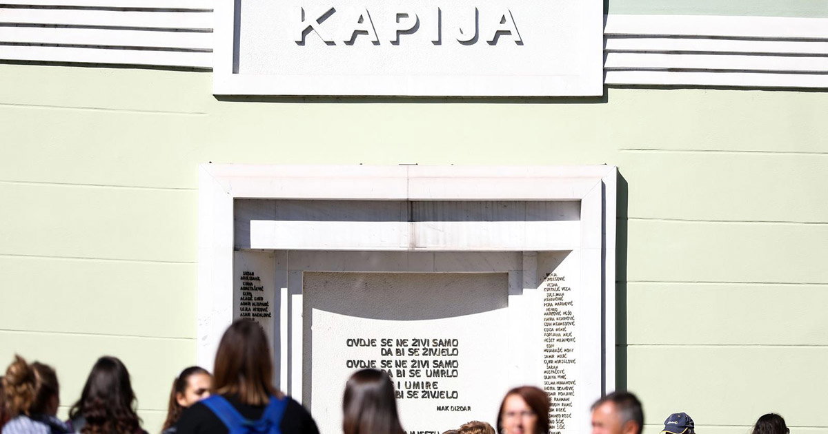 Tuzlanska kapija - spomenik stradalim građanima Tuzle