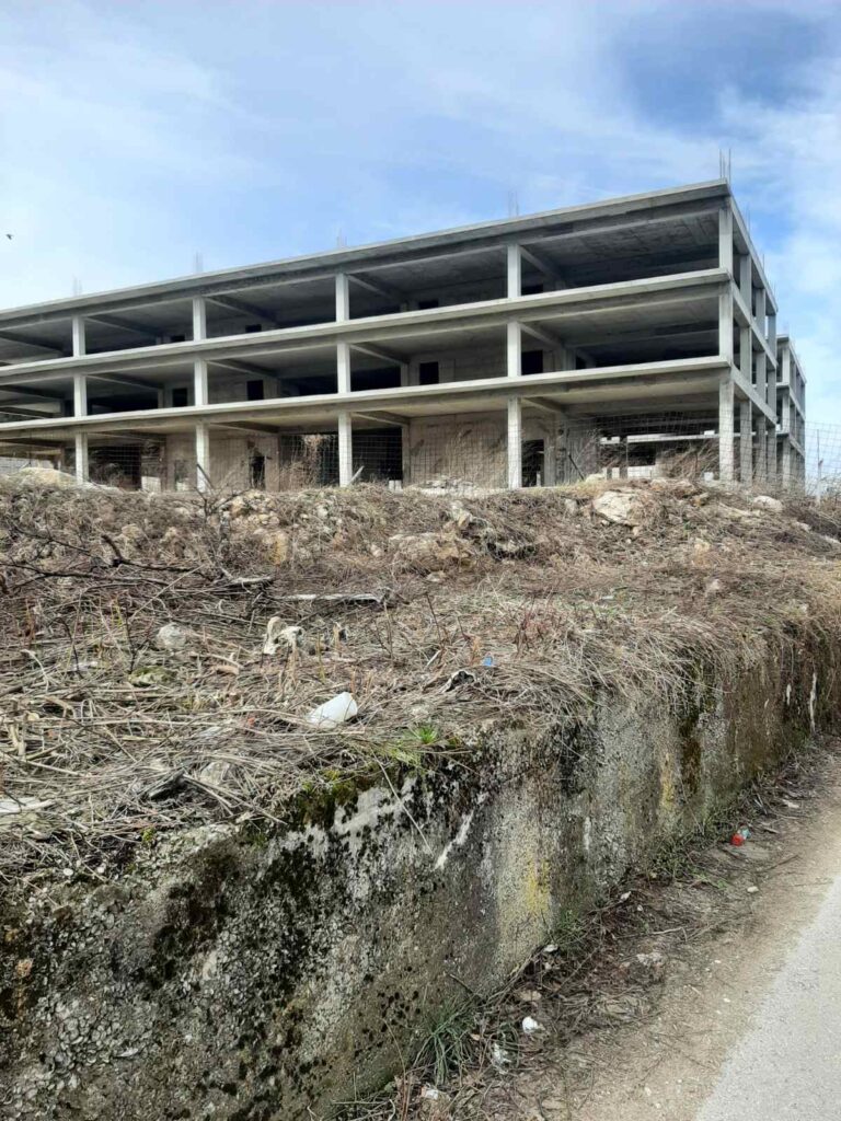 Vlasenica Nezavrseni dom