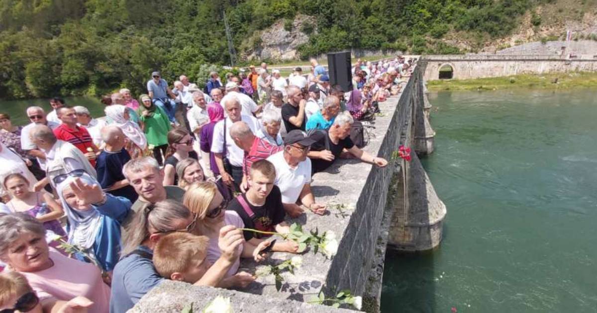 višegradska ćuprija bacanje ruža u drinu