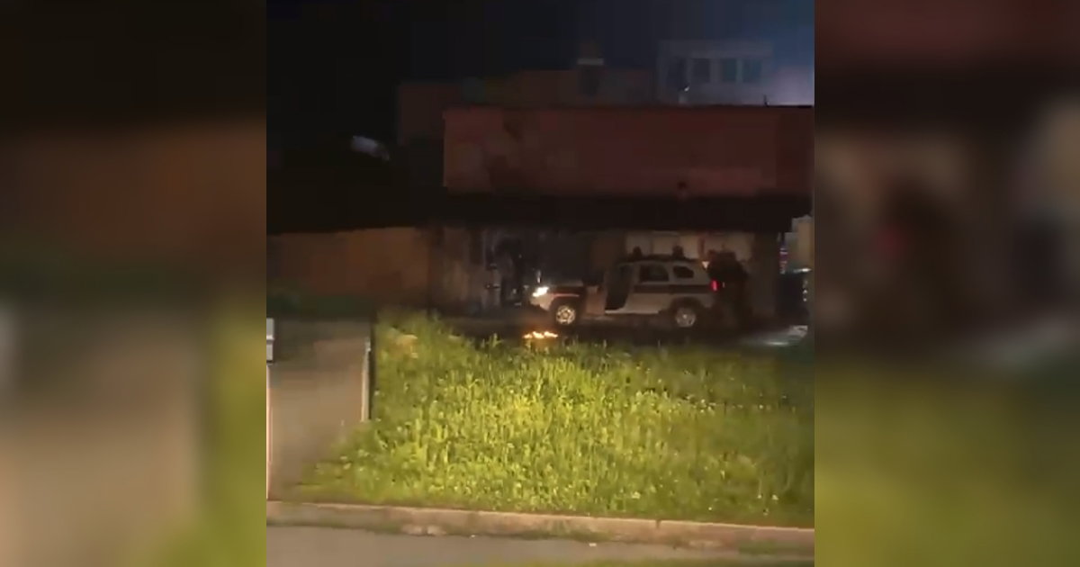 zapalio policajca
