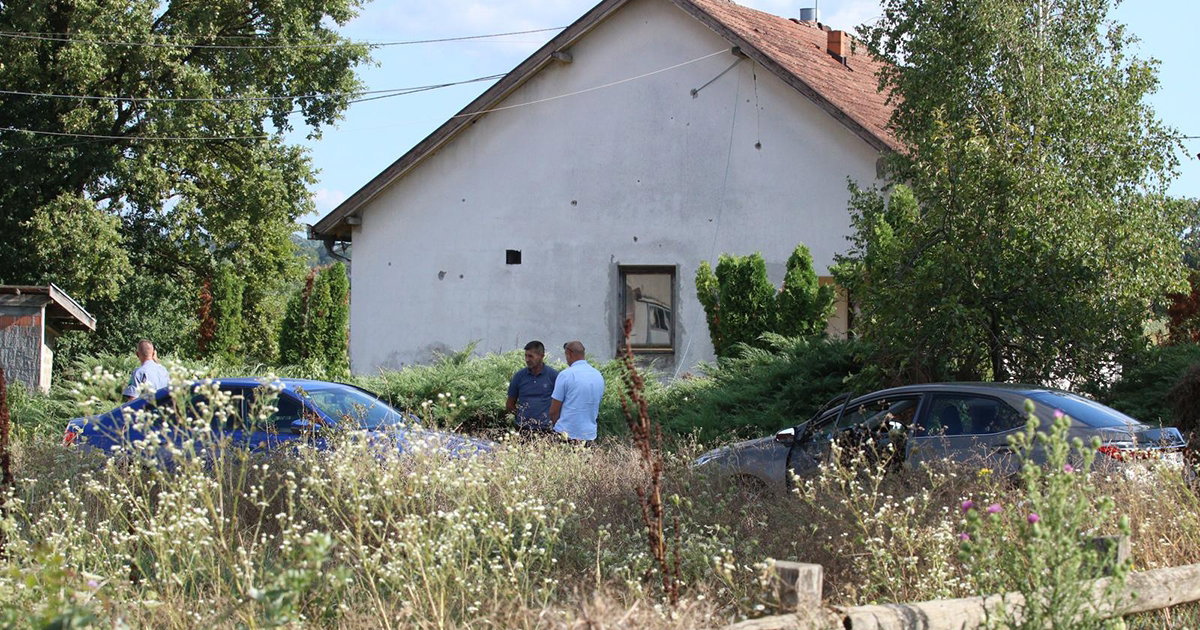 Gradačac: Policijski očevid na farmi na kojoj je Nermin Sulejmanović počinio samoubojstvo