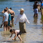 Vrućine u Mostaru: Brojni turisti i građani osvježenje traže u Neretvi