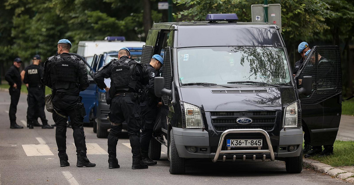 Sarajevo: Veliki broj policijskih službenika osigurava mjesto okupljanja sudionika Povorke ponosa