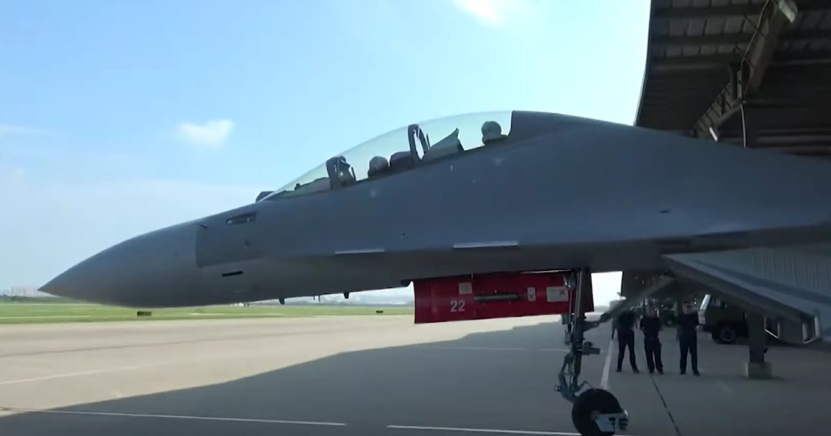 kina vojni avion