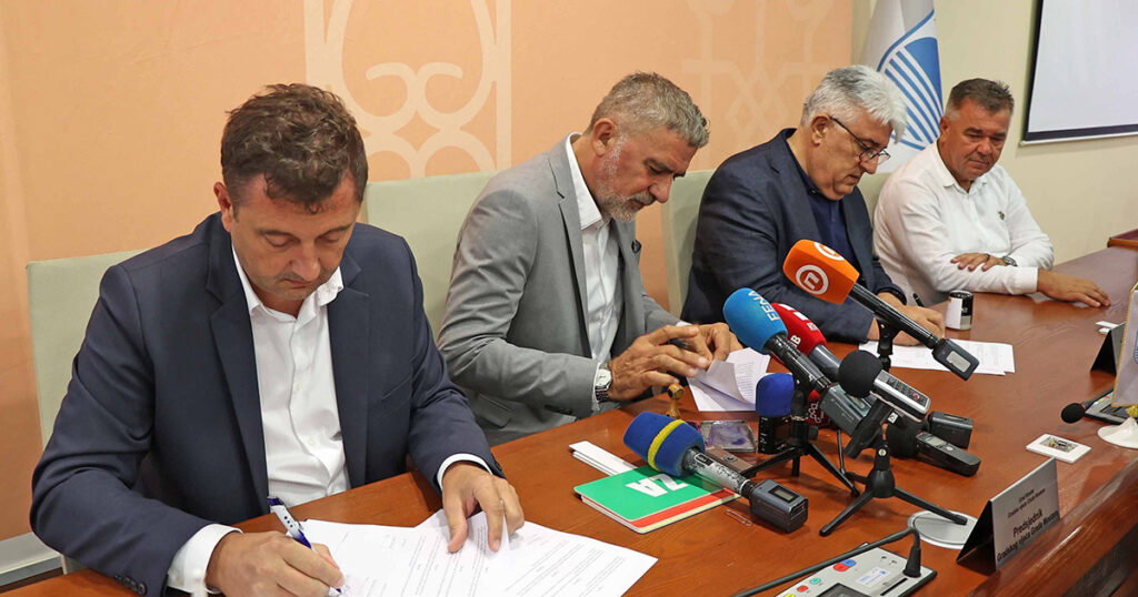 Potpisan ugovor za početak izgradnje Olimpijskog bazena u Mostaru