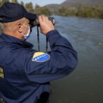 Patrola s graničnom policijom BiH u Zvorniku, mjestu na kojem preko Drine ulazi najviše migranata