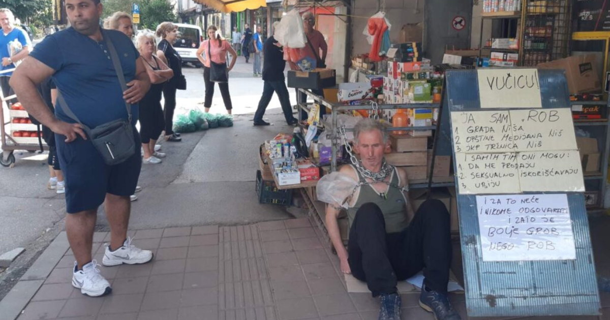 zoran vezan lancima za stand