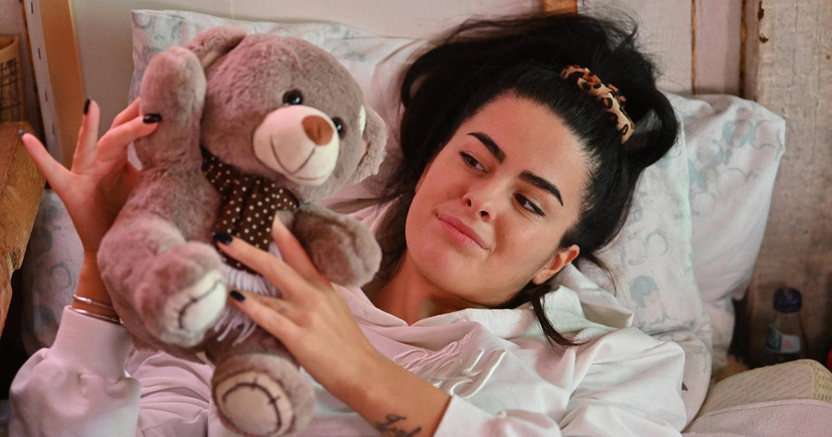 Reportaza o natjecanju u lezanju u Ethno Village Montenegro u selu Brezna , blizini Pluzina Crna Gora . Lidija Markovic natjecateljica