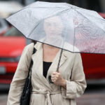 Zbog vremena u Sarajevu glavni modni dodatak je kišobran