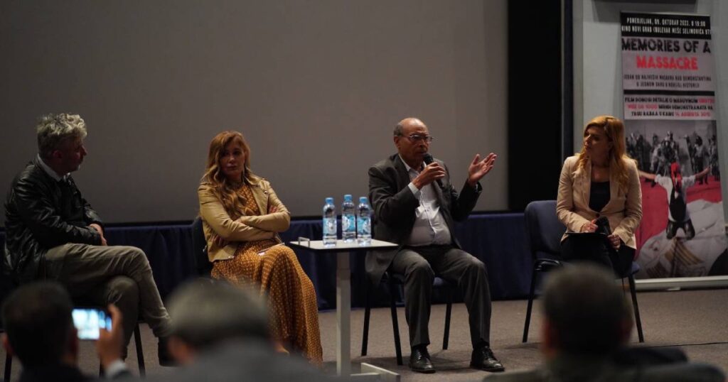 sjecanje na masakr panel