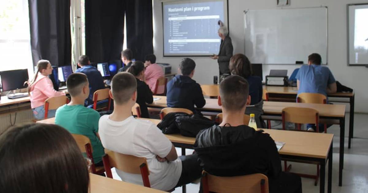 srednja mjesovita skola zepce ucenici