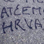 MOSTAR, 21. studenoga (FENA) – Policija provodi mjere i radnje iz svoje nadležnosti vezane za slučaj prijetećih poruka koje su osvanule u Vrapčićima kod Mostara, kazao je u izjavu za Fenu glasnogovornik MUP-a Hercegovačko-neretvanske županije Ljudevit Marić. (Zorana Pavković/Foto FENA)