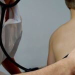ljekar doktor dijete pacijent pluca veliki kasalj