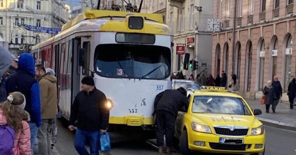 tramvaj taxi sudar