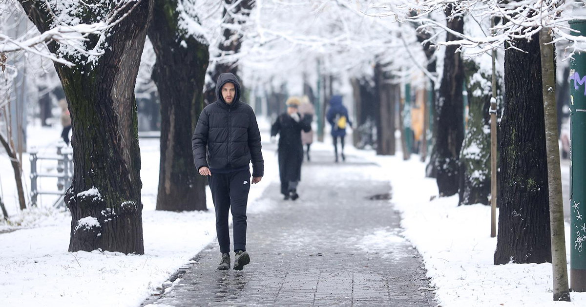 Prvi ovogodišnji snijeg zabijelio Vilsonovo šetalište u Sarajevu