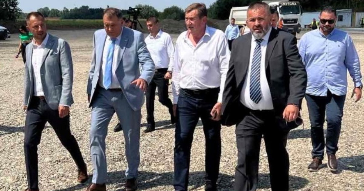Mitrović u društvu Dodika