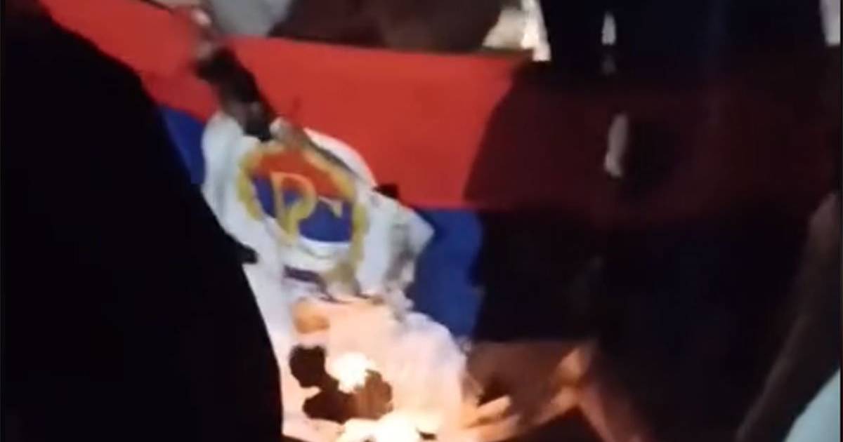 paljenje zastave rs