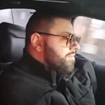 benjamin spahović vozi automobil