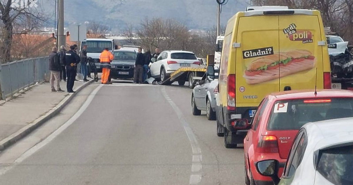 sudar četiri automobila u mostaru