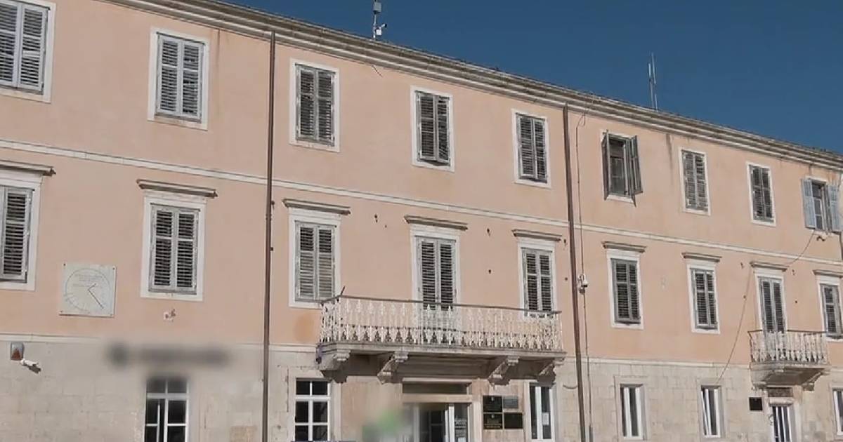 hvar zgrada tvornica carapa kljuc