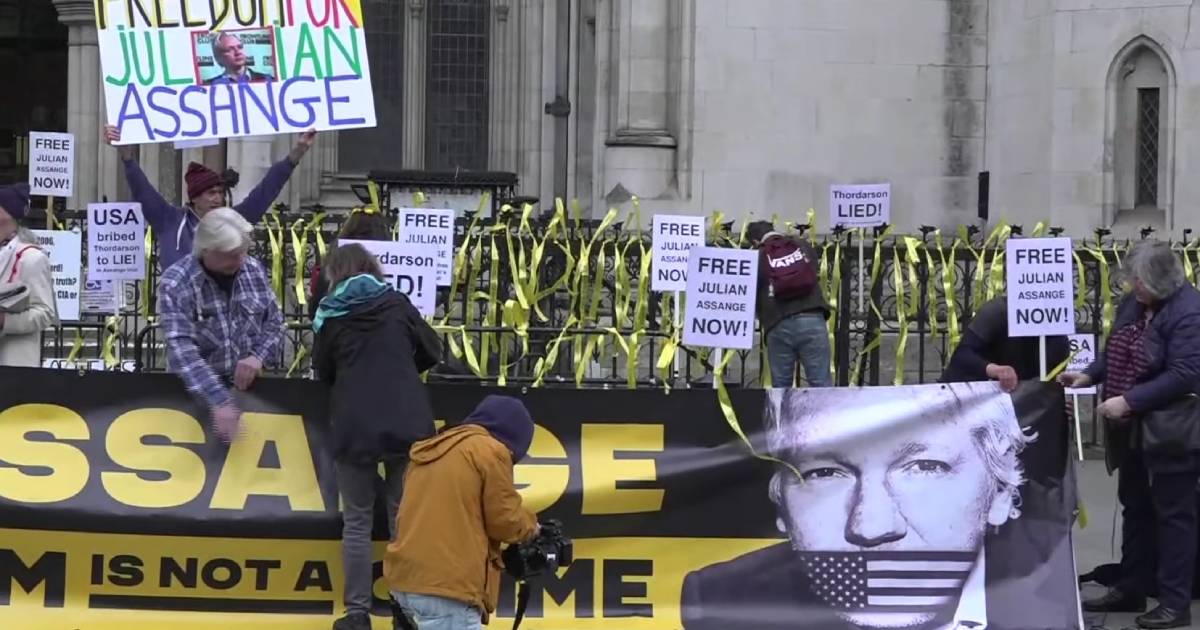 julian assange