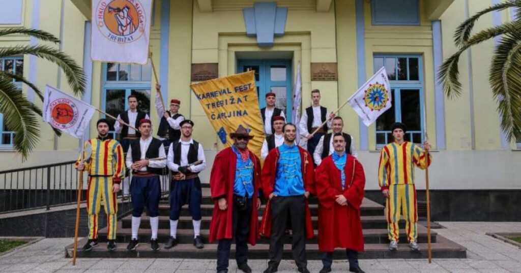 male maskare capljina