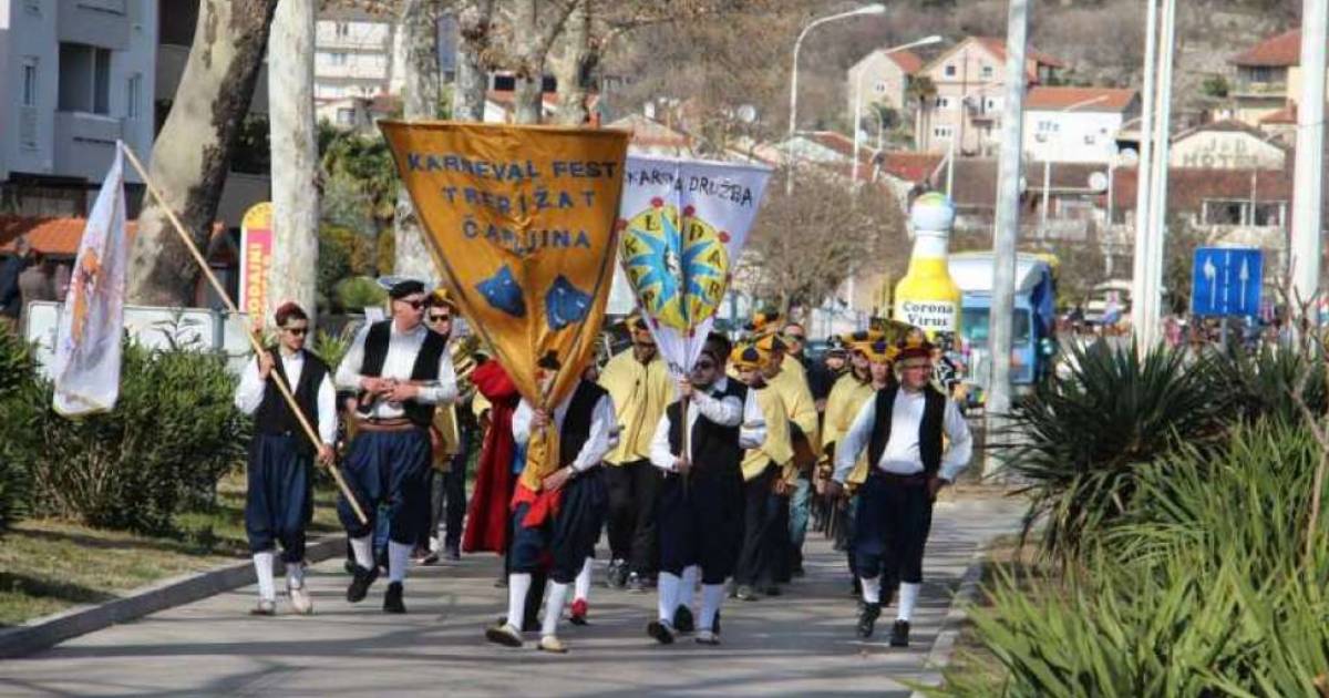 male maskare capljina