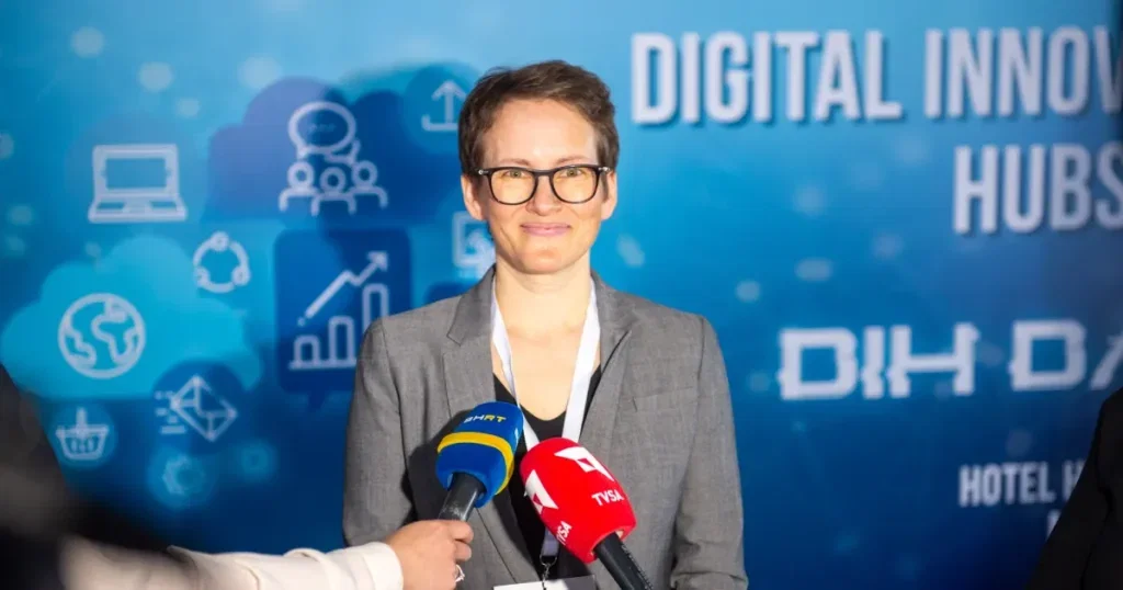 EVA NAHER