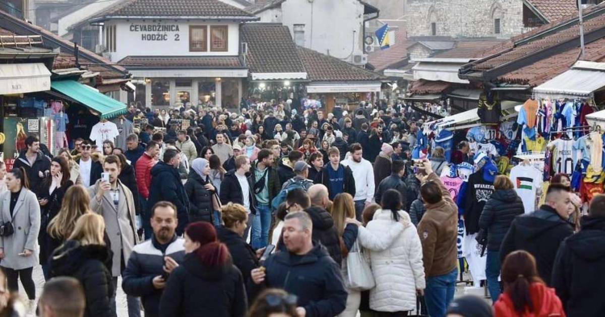 turisti bascarsija sarajevo