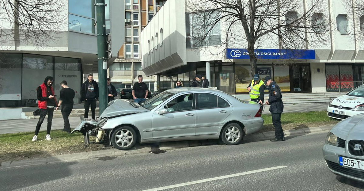 auto udarilo u stub
