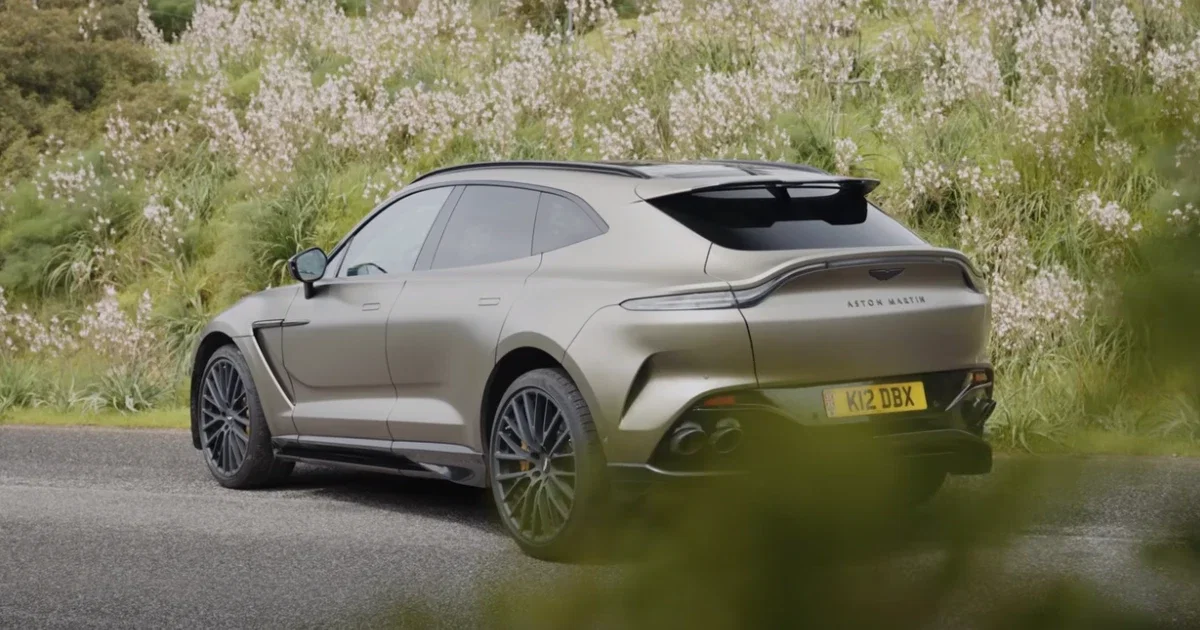 aston martin DBX707