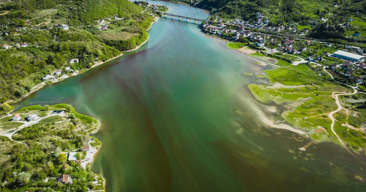 jablaničko jezero promijenilo boju