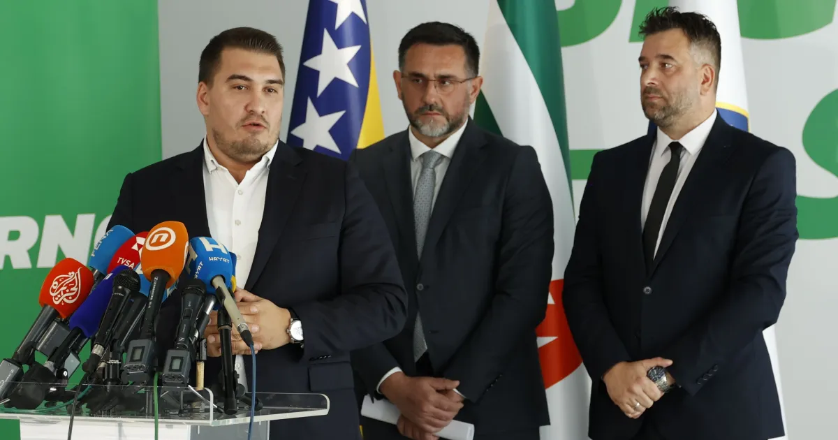 sda optužila trojku za izdaju
