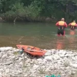 Izvlačenje tijela žene