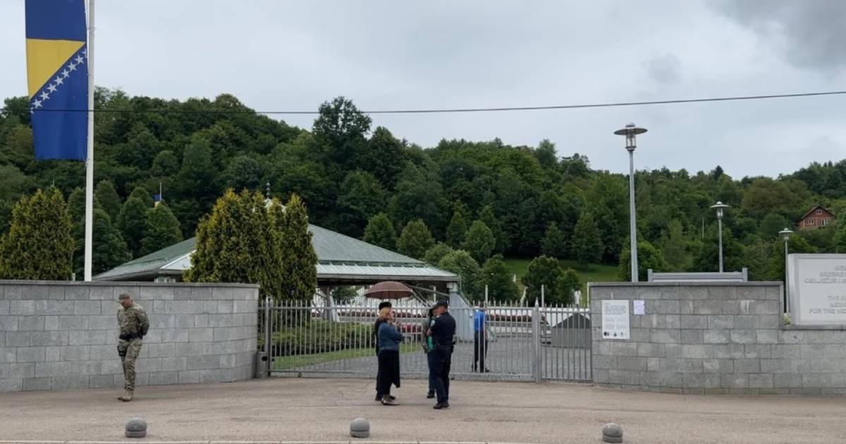 memorijalni centar potocari srebrenica