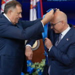 Predsjednik RS Milorad Dodik odlikovao predsjednika Vlade Srbije Miloša Vučevića