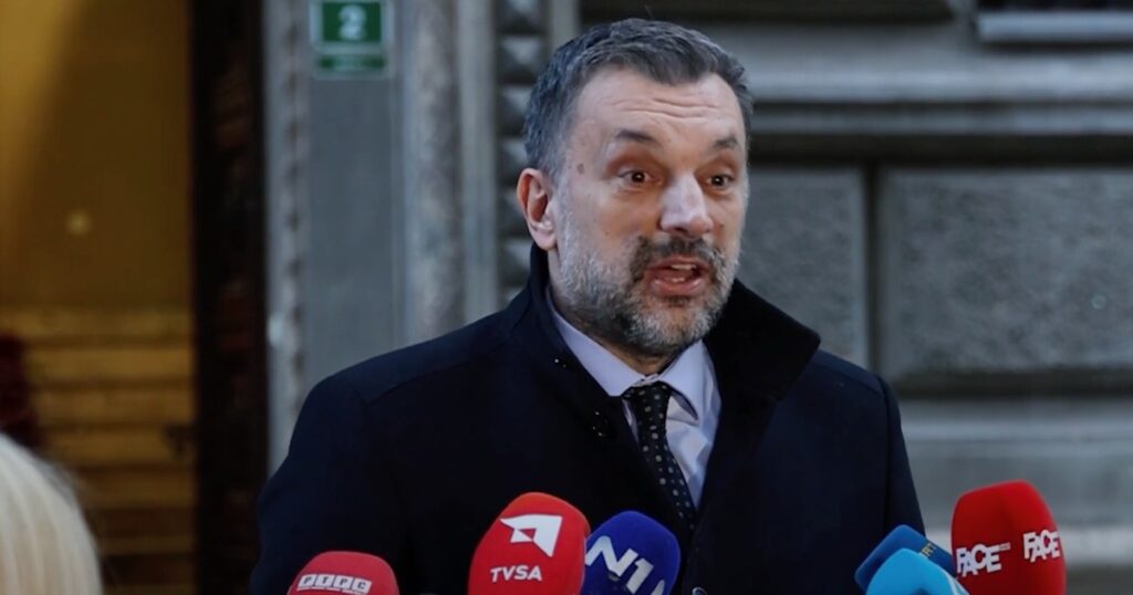 Stranka se ljulja, Konaković se oglasio: Nipovke, Nipovci, vežite pertle…