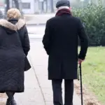 penzioneri u šetnji
