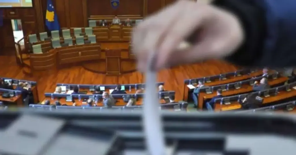 Kosovo bira novi parlament nakon skoro godinu dana zastoja