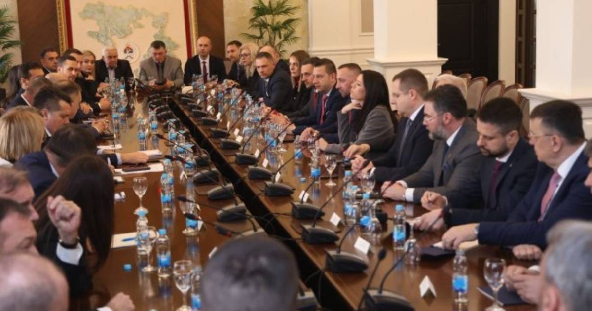 dodik sluzbenici drzavnih institucija