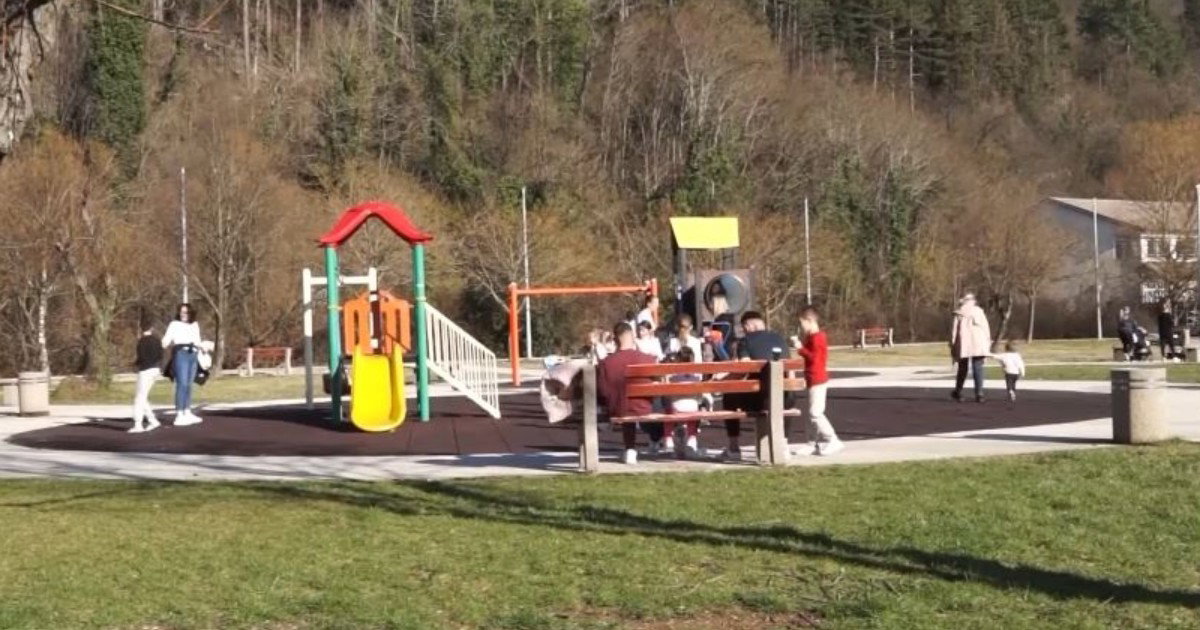 pomoć za porodice