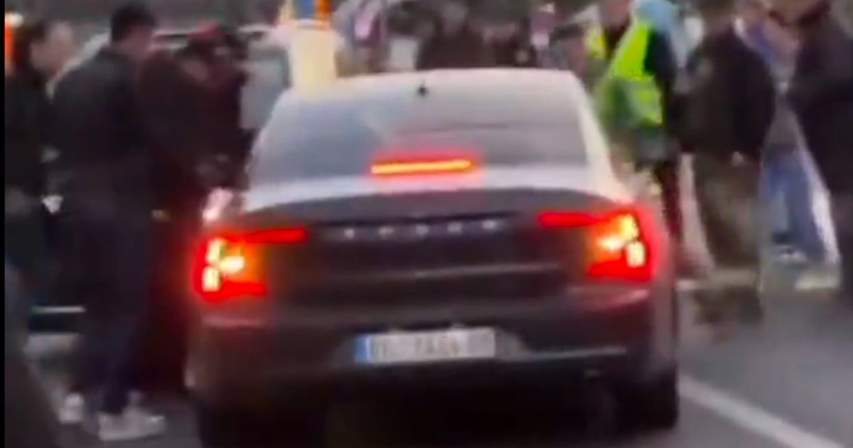 autom se zaletio u građane u beogradu