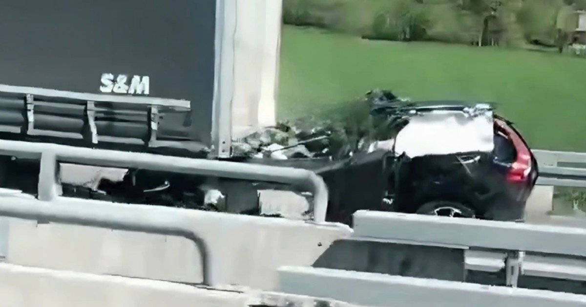 automobil se zabio u kamion nesreca