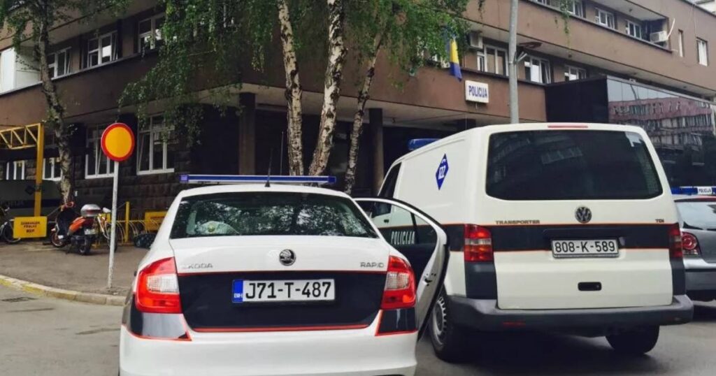 U pretresu automobila i kuće pronađeni oružje i municija