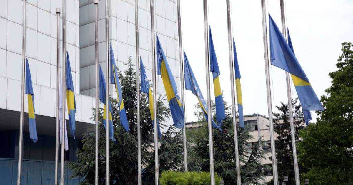 zastave pola koplja dan zalosti