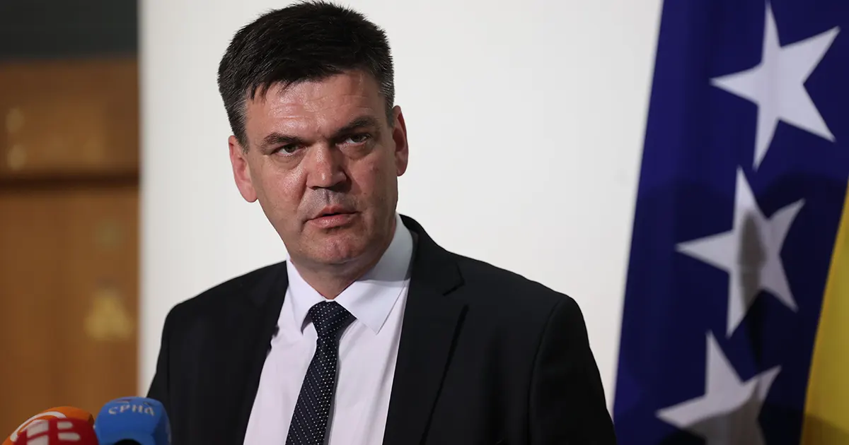 Cvitanović predao potpise potpore kandidaturi Zdenka Lučića za Predsjedništvo BiH